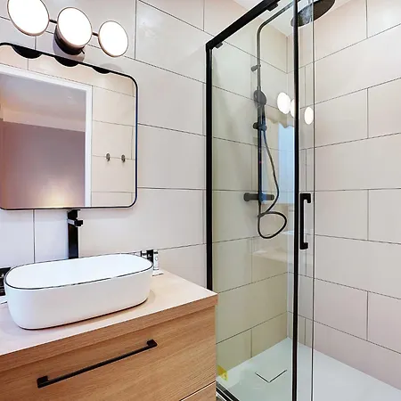 Superb -1br 2p-
